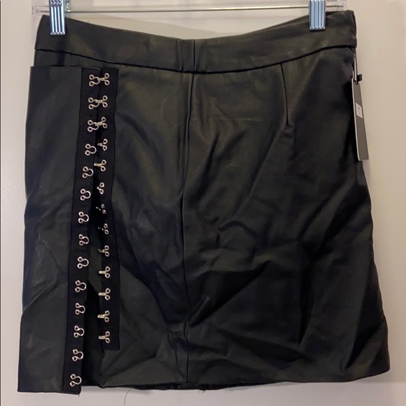 Black asymmetrical skirt with hook detail - Picture 4 of 6